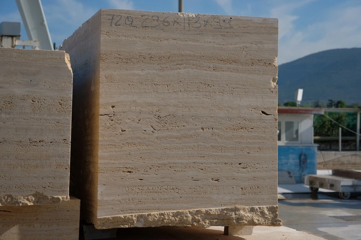 trawertyn płytki.webp